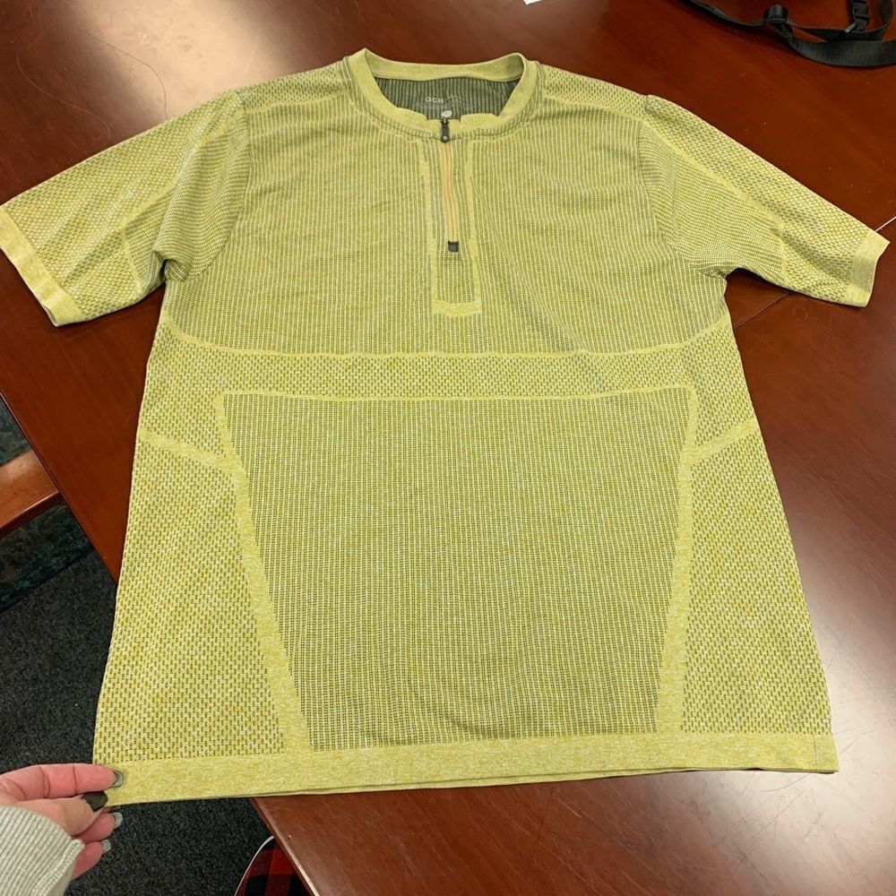 QOR Mens Performance Wear Quarter Zip Shirt sz L EUC